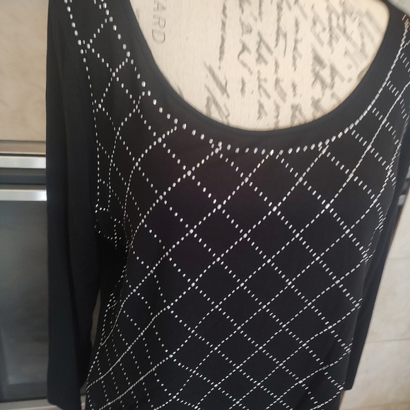💥3/$20 Belldini Black Shirt Long Sleeve with Studded Pattern - Picture 2 of 9